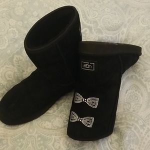 UGG BLACK SHERPA LINED SWAROVSKI BOW BOOTS SZ 11
